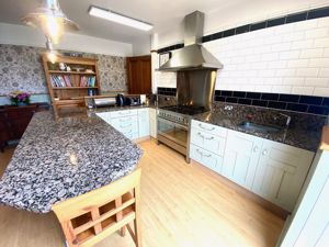 Modern Breakfast Kitchen- click for photo gallery